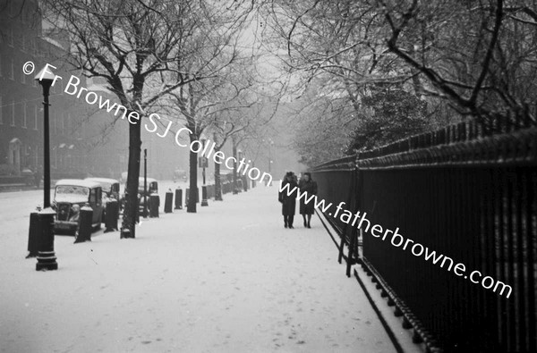 ST STEPHEN'S GREEN SNOW